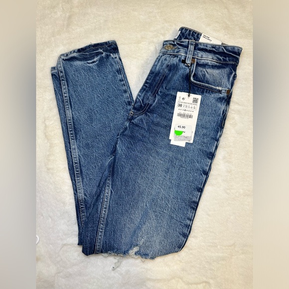 RIPPED SLIM ZARA JEANS size 6 US-light stretch fabric. High rise. Ripped detail. - Picture 7 of 8